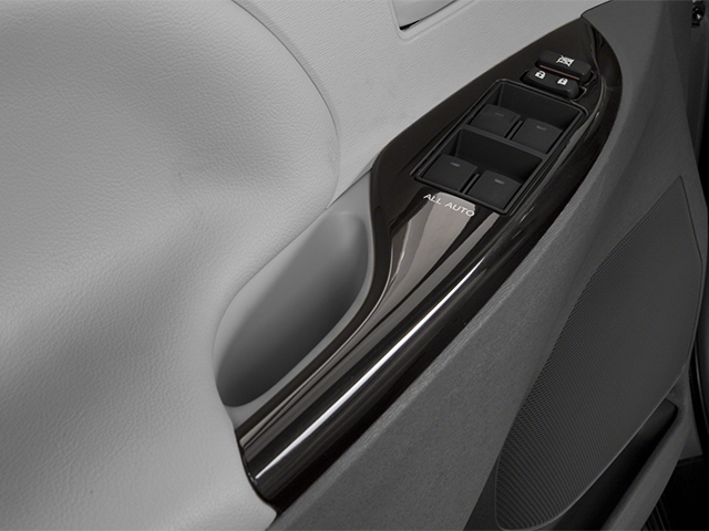 2014 Toyota Sienna LE 8 Passenger