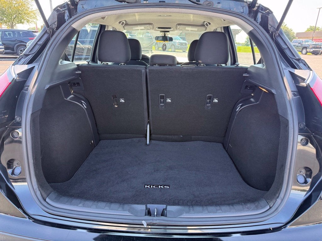 2023 Nissan Kicks SV