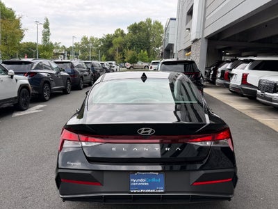 2025 Hyundai Elantra SE