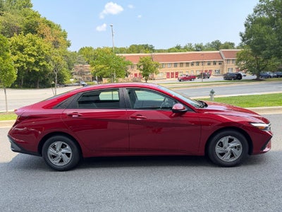 2025 Hyundai Elantra SE