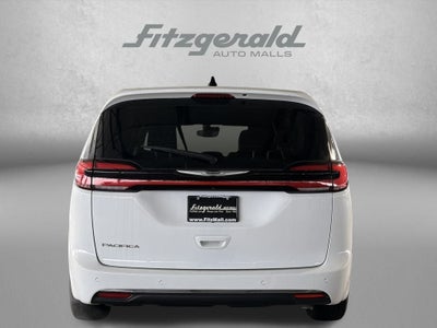 2024 Chrysler Pacifica Touring