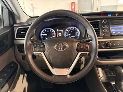 2019 Toyota HIGHLANDER LE
