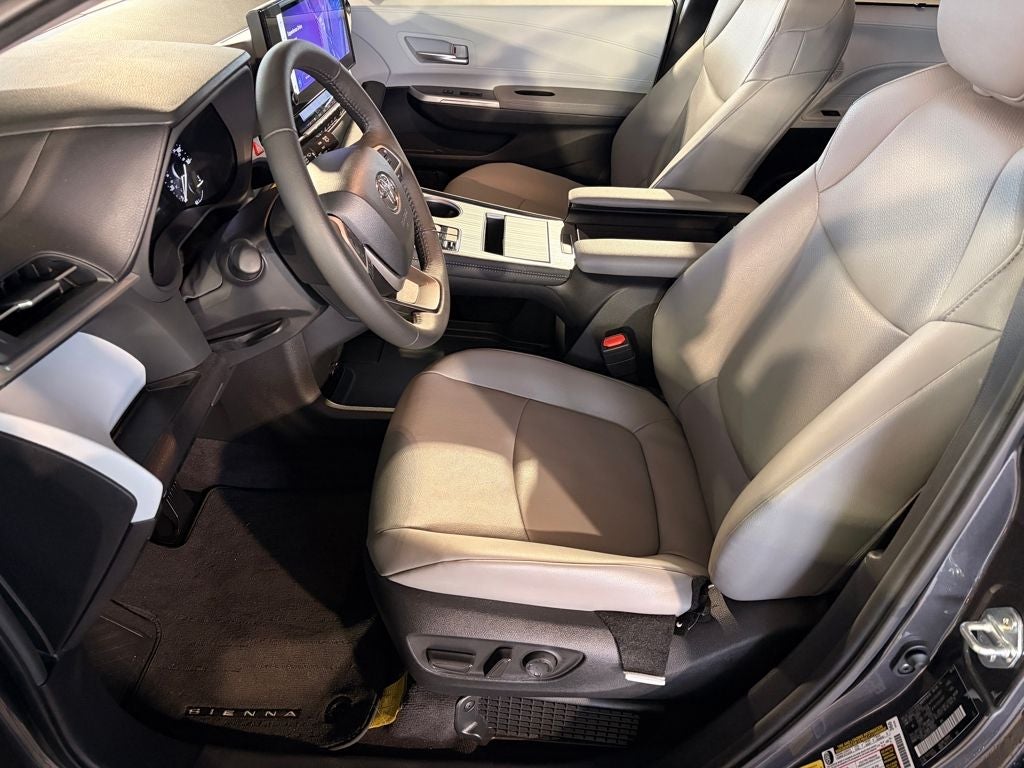2025 Toyota SIENNA XLE XLE