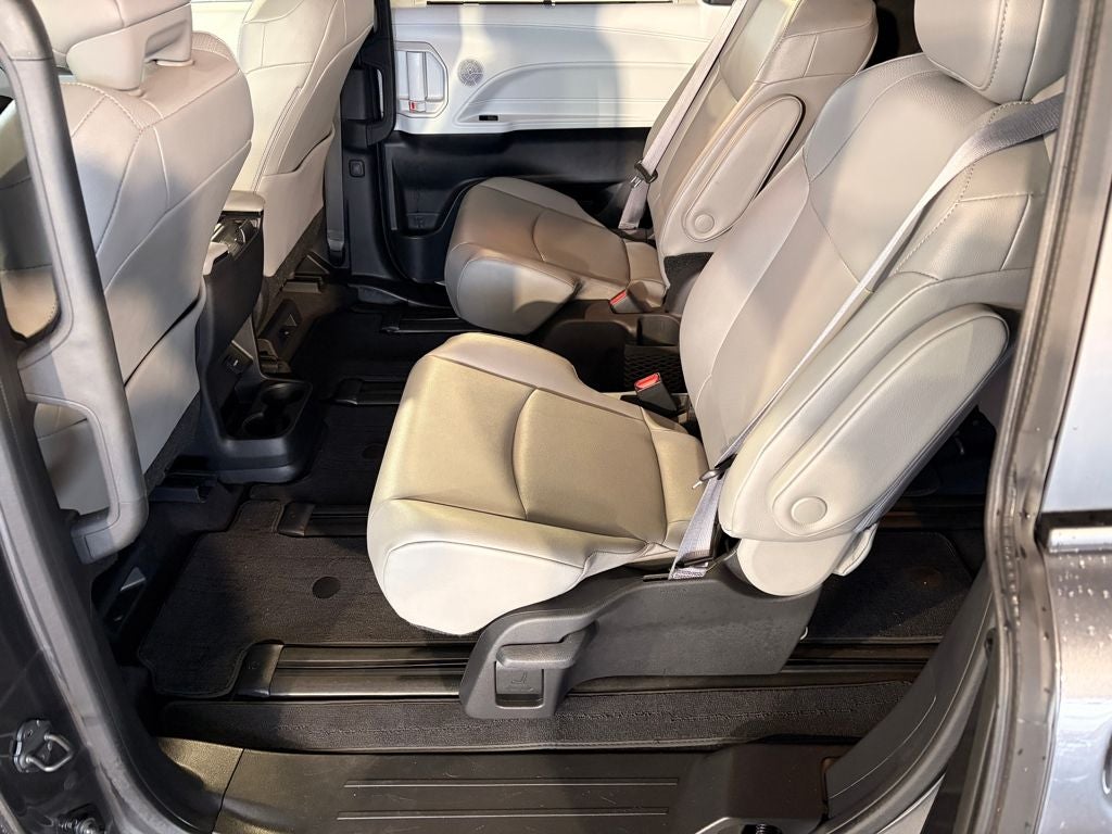 2025 Toyota SIENNA XLE XLE