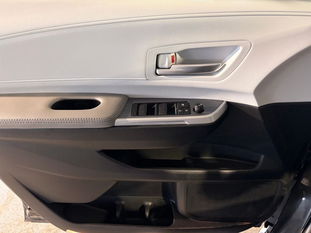 2025 Toyota SIENNA XLE XLE