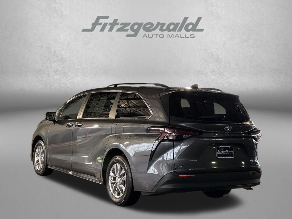 2025 Toyota SIENNA XLE XLE