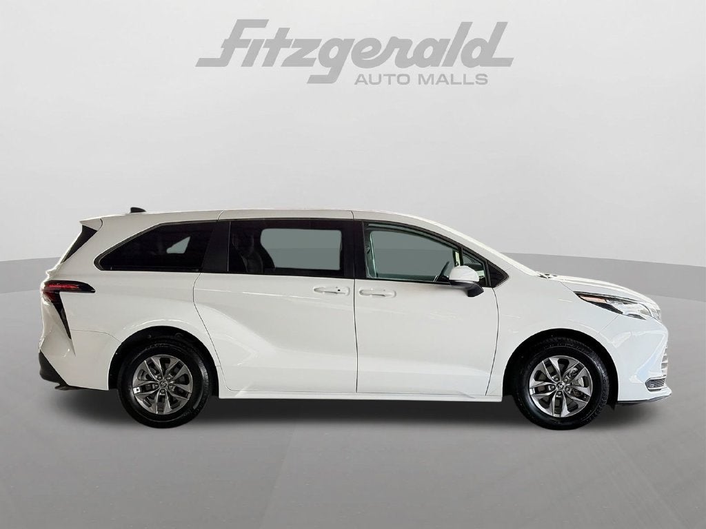 2024 Toyota Sienna LE 8 Passenger
