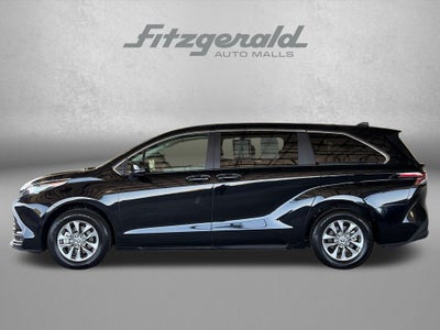 2025 Toyota Sienna LE 8 Passenger