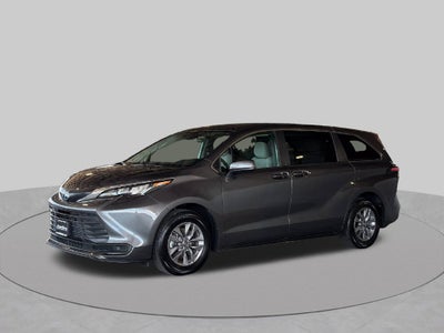 2025 Toyota Sienna LE 8 Passenger