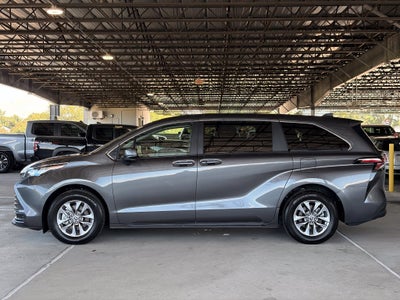 2025 Toyota Sienna LE 8 Passenger