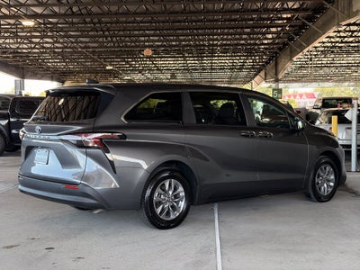 2025 Toyota Sienna LE 8 Passenger