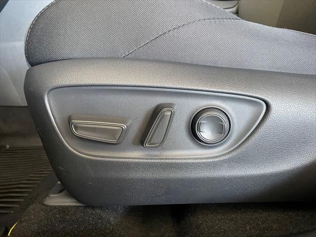 2024 Toyota VENZA LE