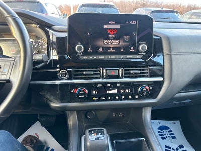 2024 Nissan Pathfinder SV