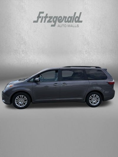 2017 Toyota SIENNA XLE 3.5L XLE 8 Passenger