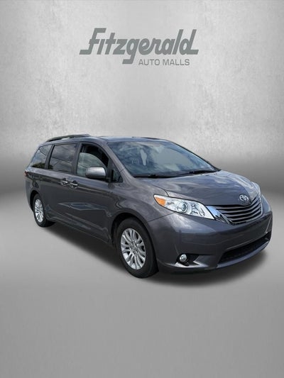 2017 Toyota SIENNA XLE 3.5L XLE 8 Passenger