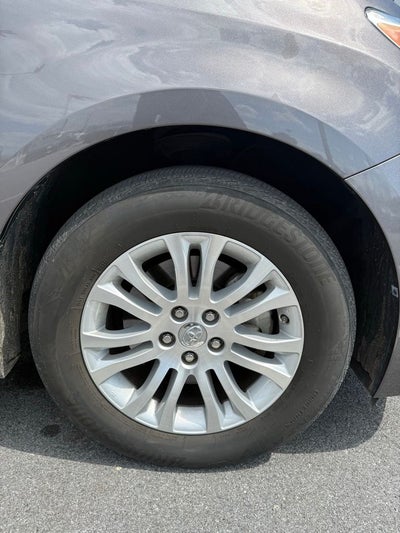 2017 Toyota SIENNA XLE 3.5L XLE 8 Passenger