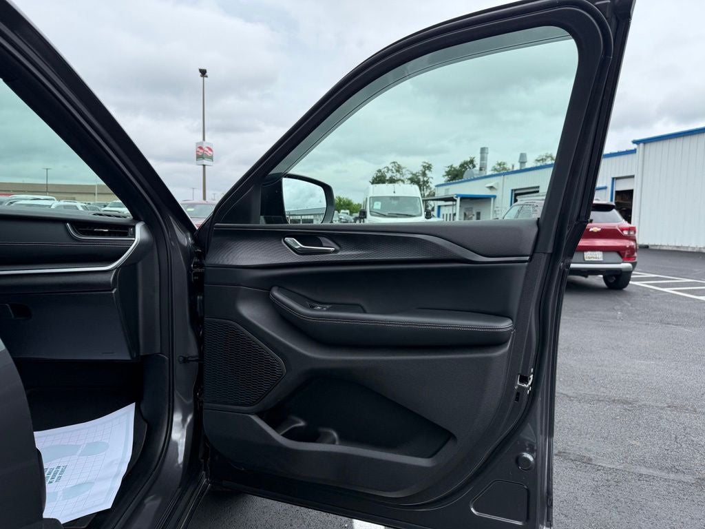2025 Jeep Grand Cherokee Laredo X 4x4