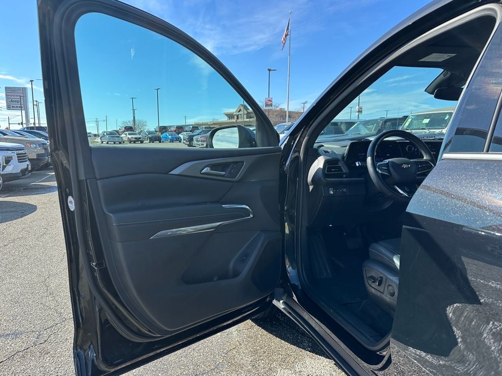 2025 Chevrolet Traverse AWD LT