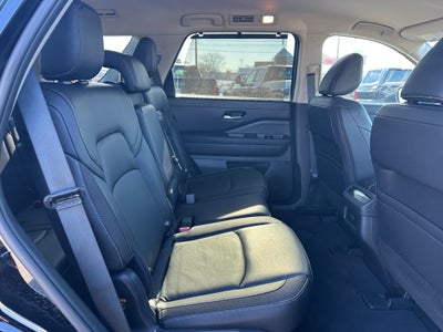 2025 Nissan Pathfinder SL 4WD