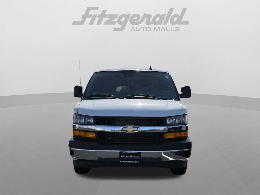 2025 Chevrolet Express Passenger 1LT