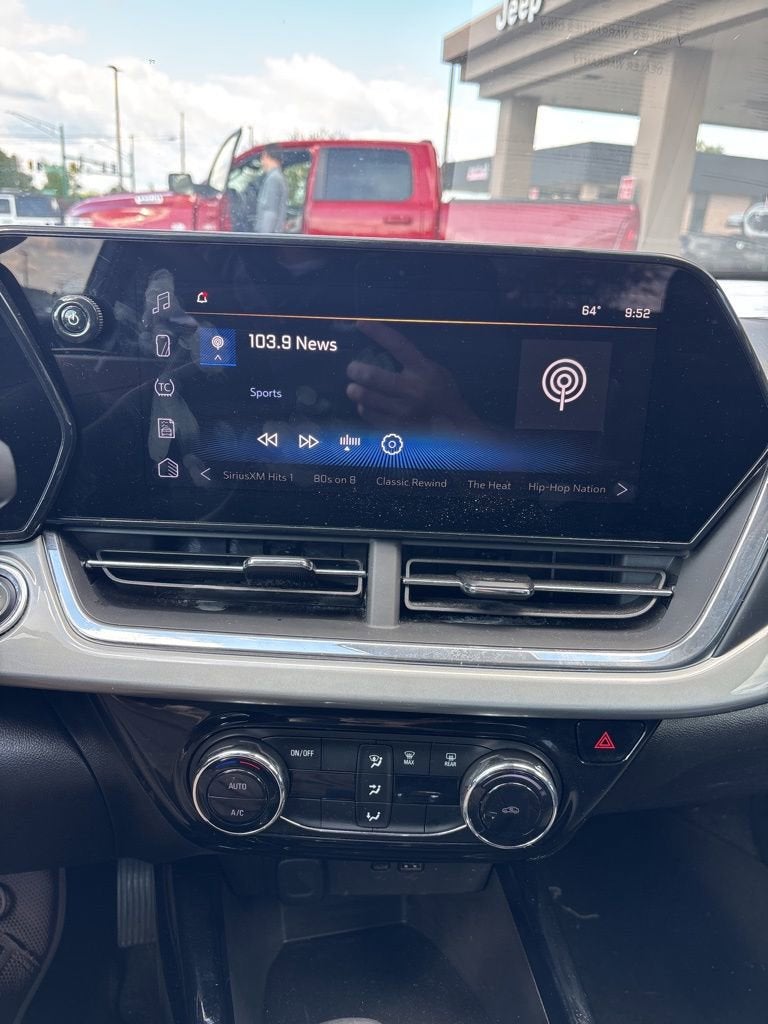 2025 Chevrolet Trax LT