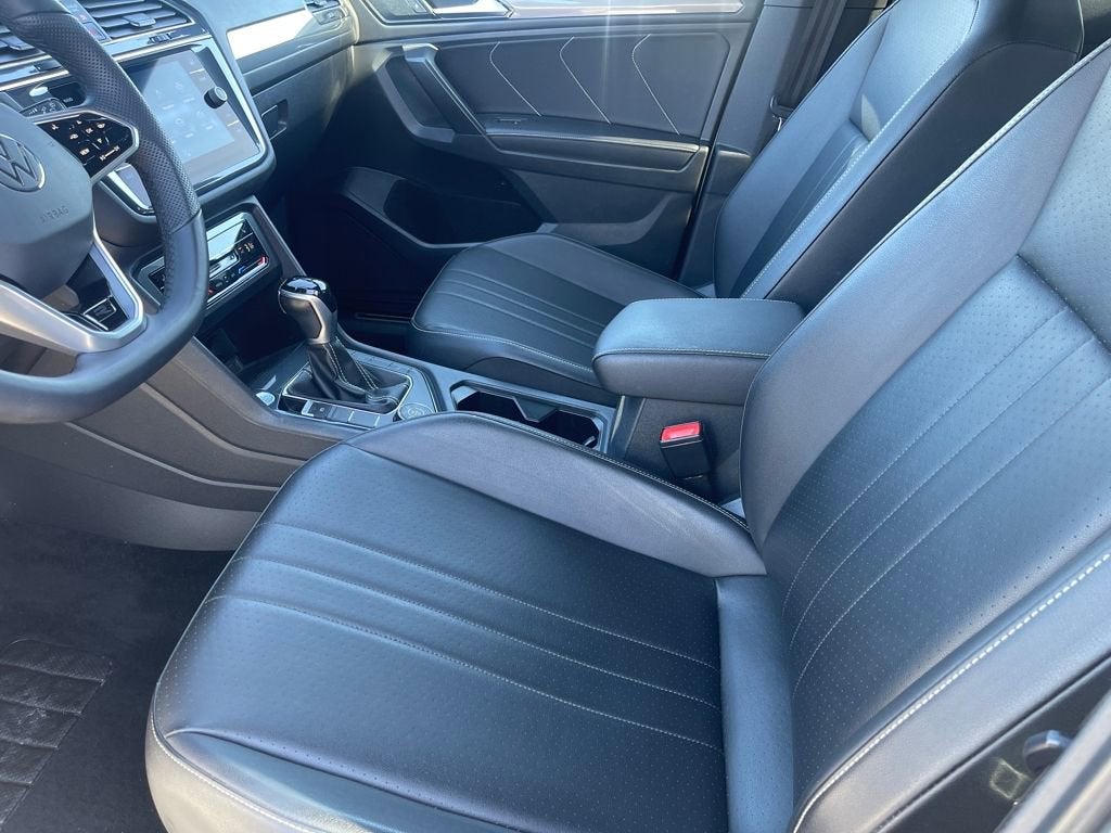 2022 Volkswagen Tiguan SE R-Line Black