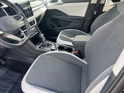 2025 Volkswagen Taos SE