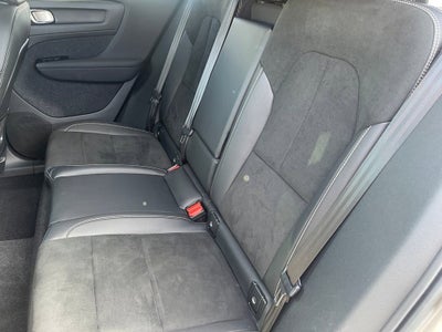 2022 Volvo XC40 R-Design