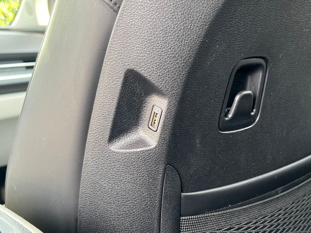 2023 Kia Carnival LX Seat Package